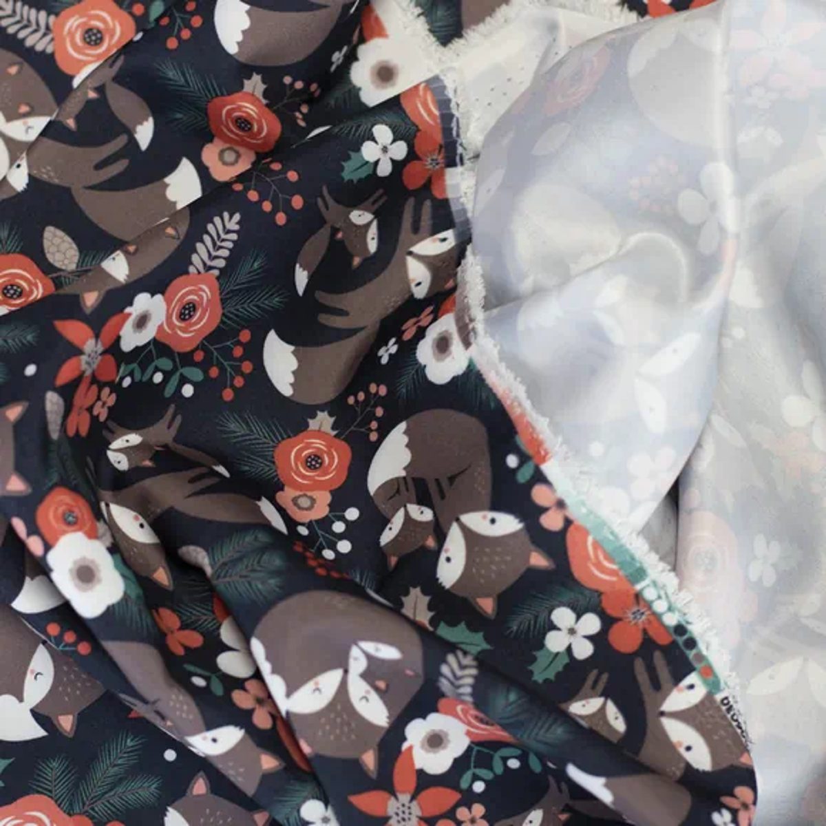 Tela antifluido estampado por metro y por rollo, Telas Bogotá