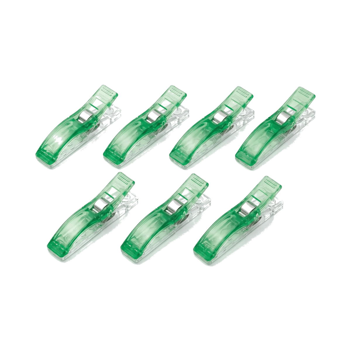 Varias pinzas Jumbo Wonder Clips Clover verdes ordenadas en dos hileras sobre fondo blanco