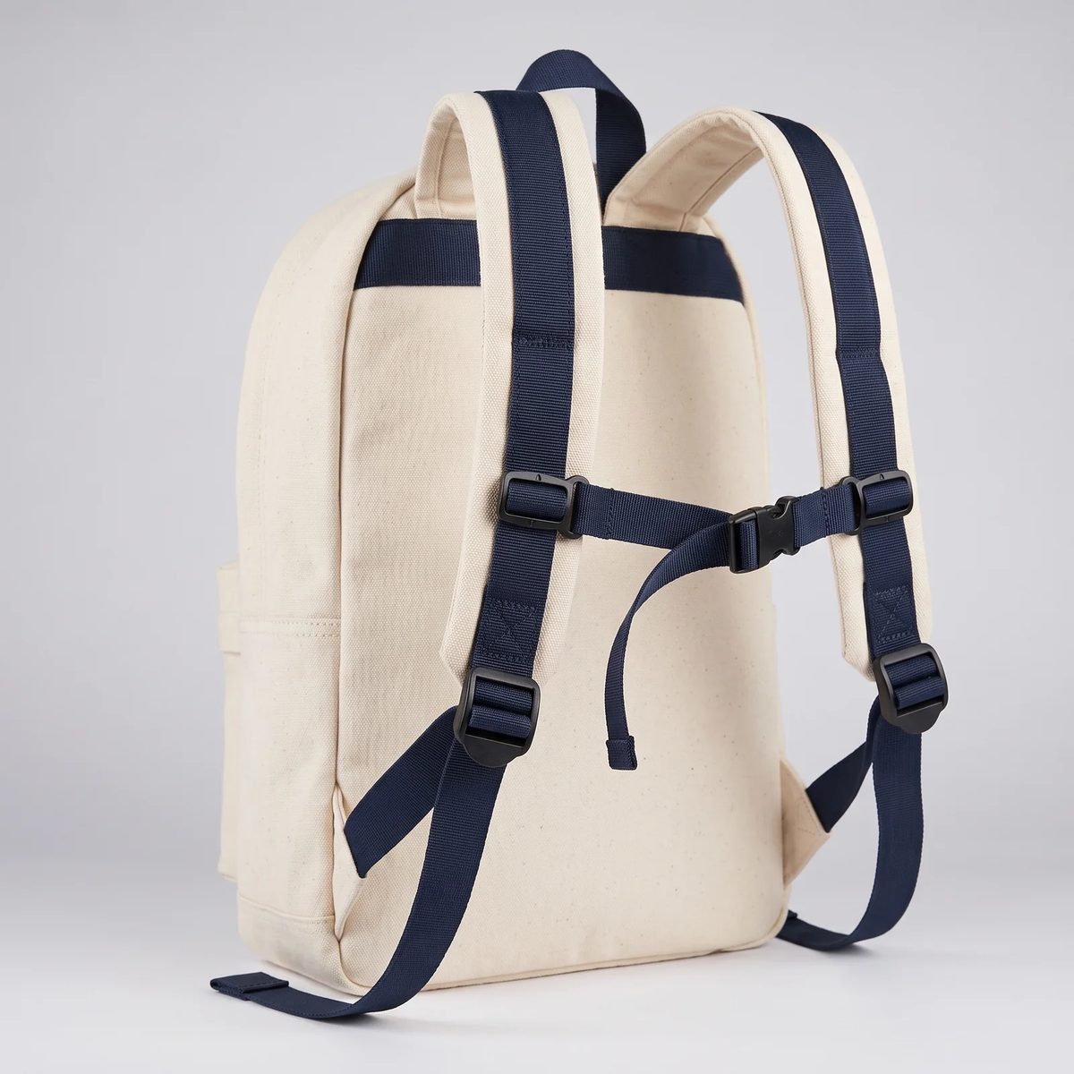 Morral con las correas de hombro hechas en reata azul oscuro