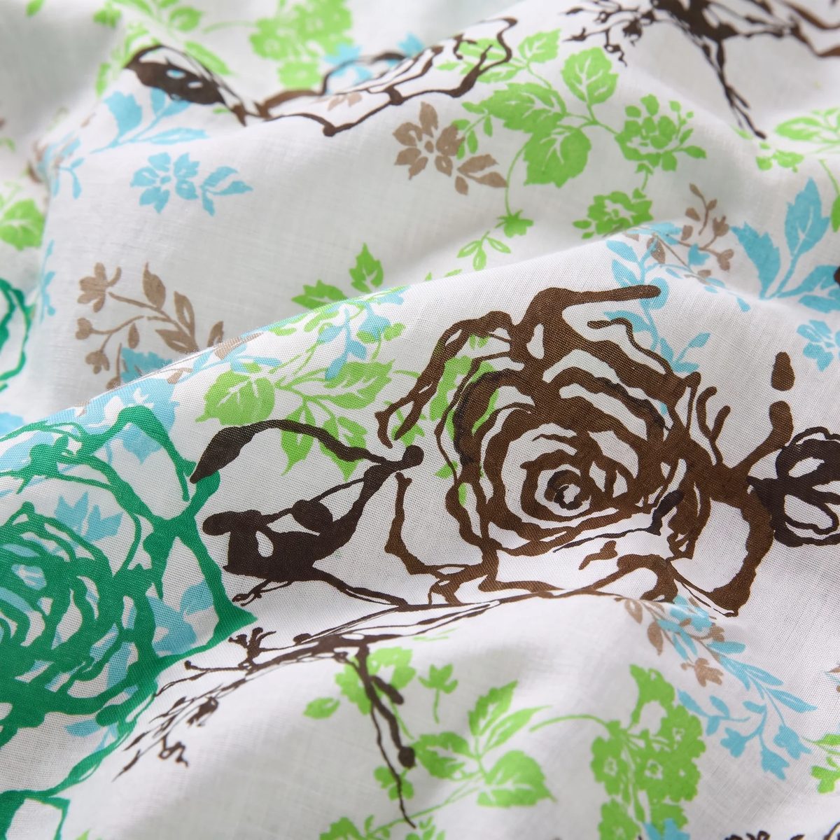 Batista de Algodón Estampada, recogida en montes blandos, para ver la caída suave